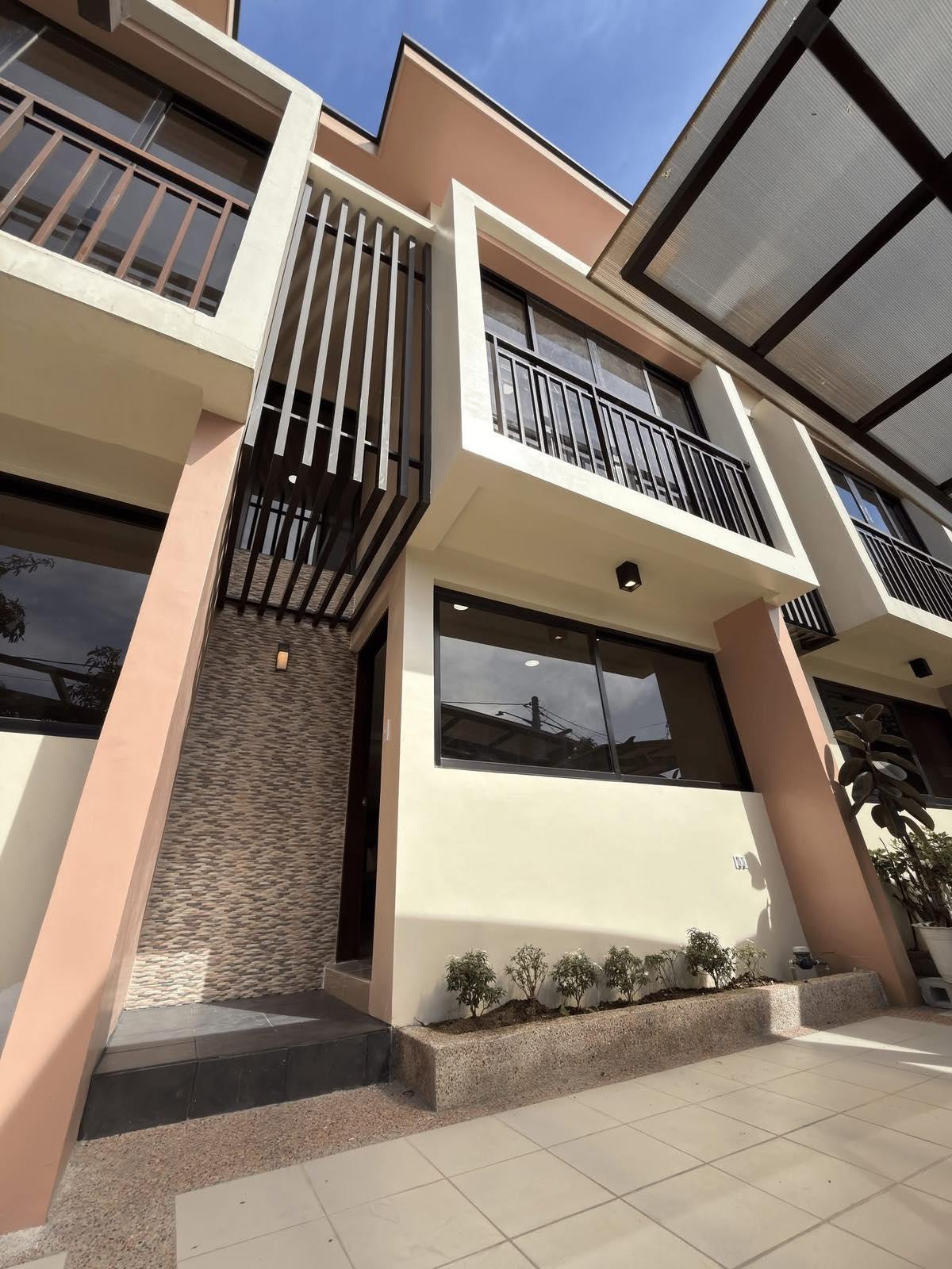Victoria Park Residences Executive Townhouse – Inner Unit thumbnail 2