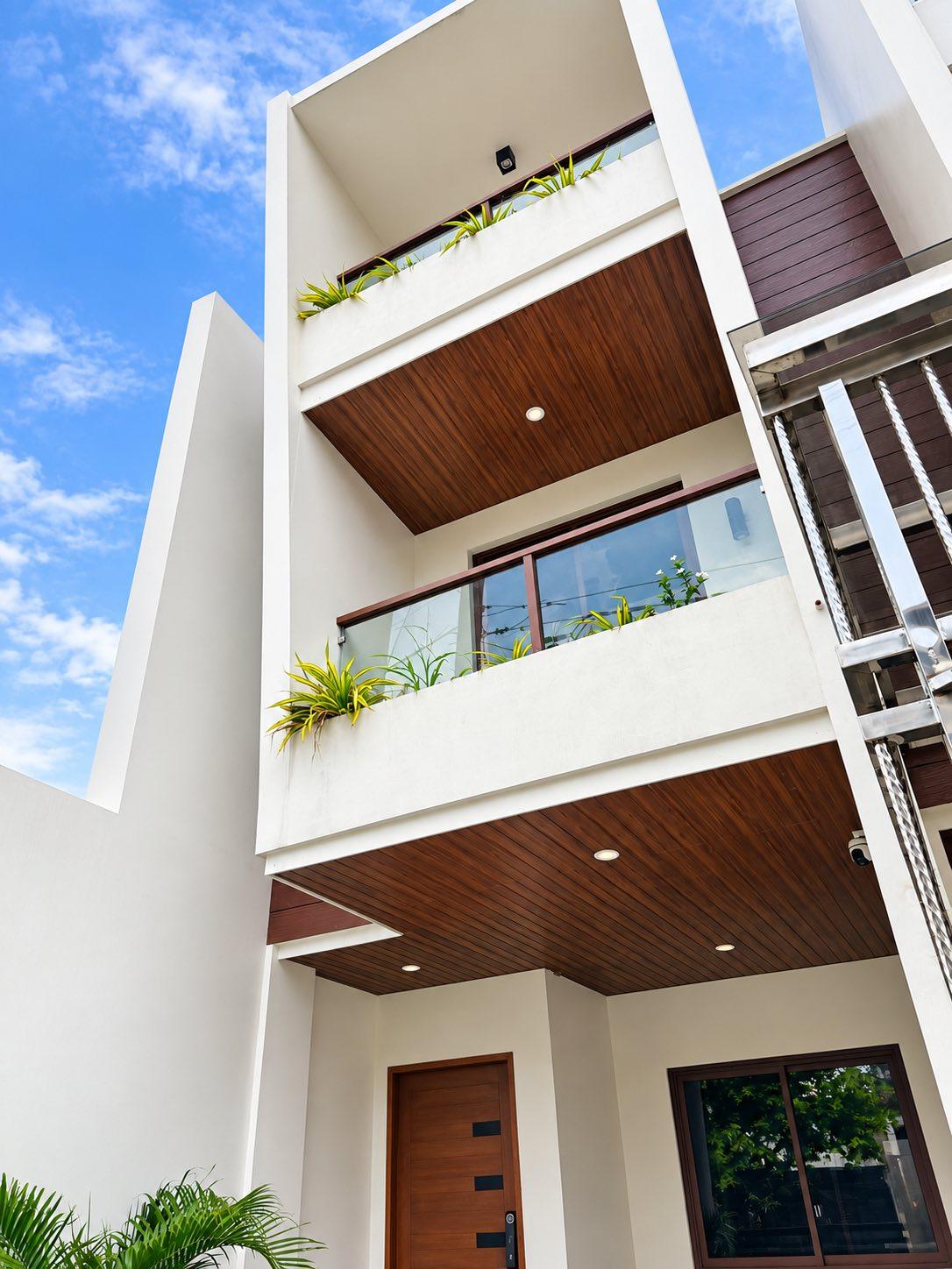 Almanza 1 – Brand-New 3-Storey Townhouse
