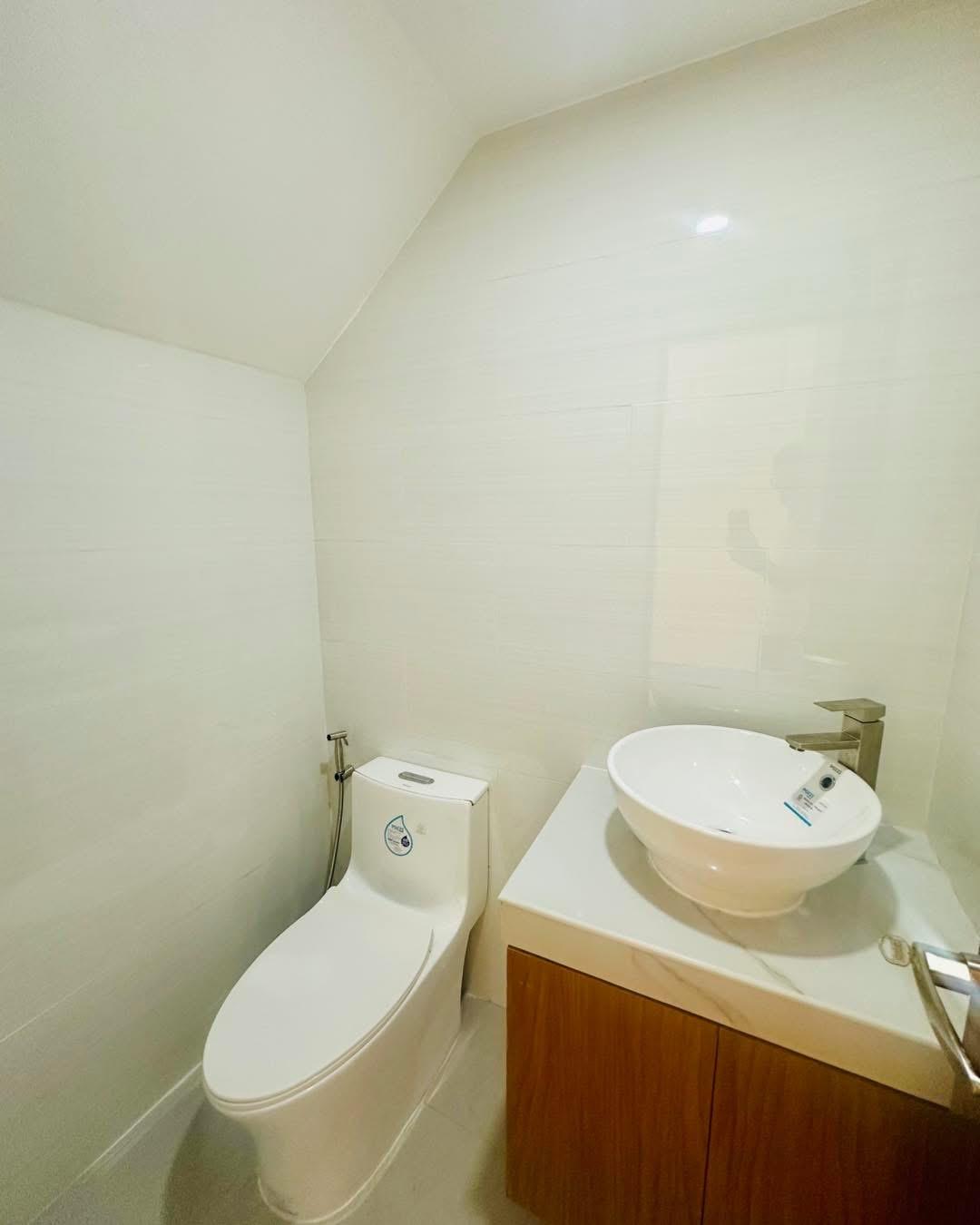 Almanza 1 – Brand-New 3-Storey Townhouse thumbnail 3