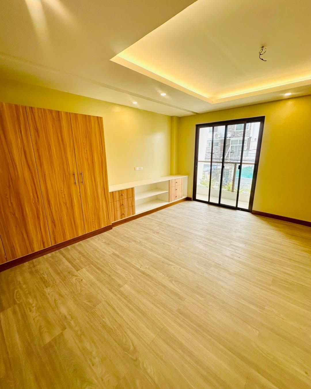 Almanza 1 – Brand-New 3-Storey Townhouse thumbnail 7