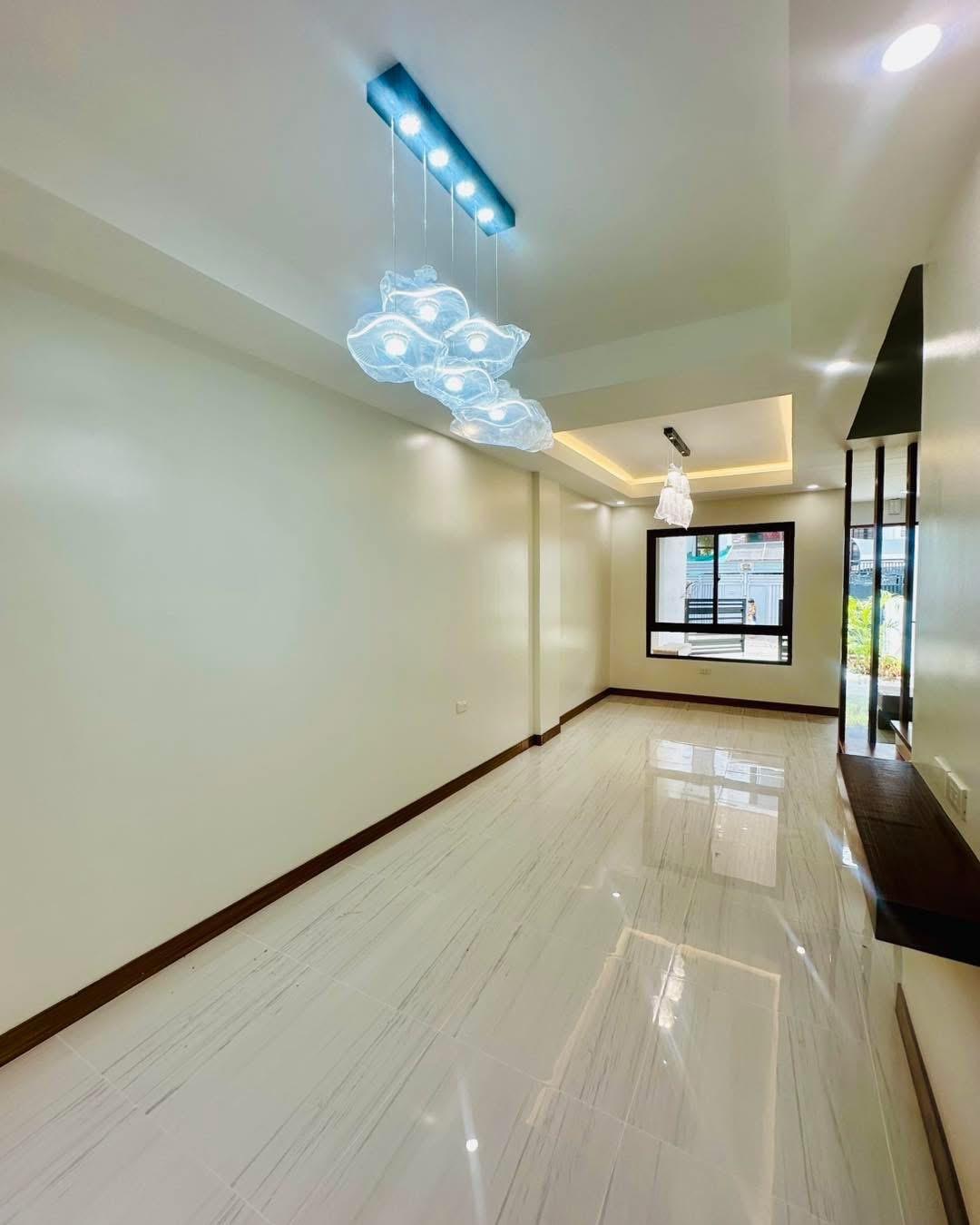 Almanza 1 – Brand-New 3-Storey Townhouse thumbnail 9