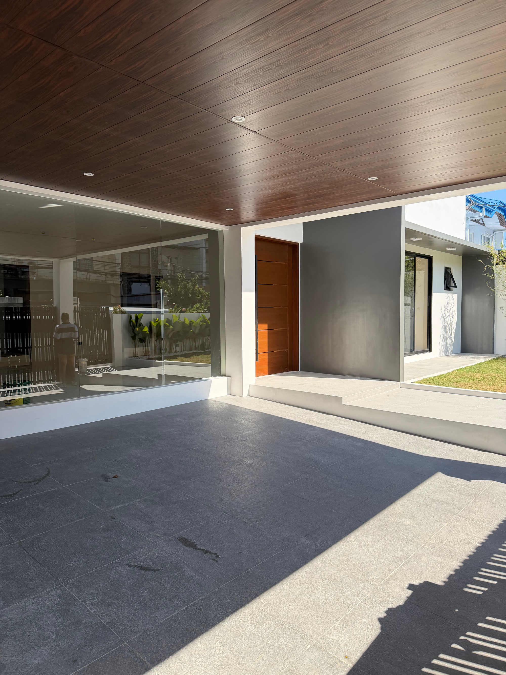 BF Homes Paranque – Renovated 4-Bedroom House thumbnail 2